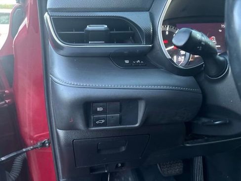 Used 2021 Toyota Highlander XSE AWD/4WD image 12