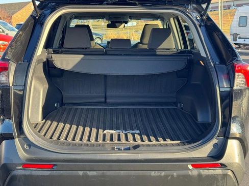 Used 2020 Toyota RAV4 XLE image 4