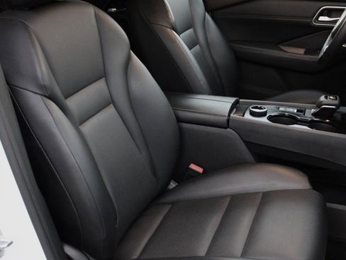 Used 2021 Nissan Rogue SV w/ Premium Package image 23