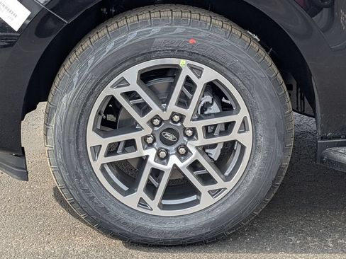 New 2026 Ford Expedition Active AWD/4WD image 18