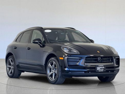 Used 2025 Porsche Macan image 10