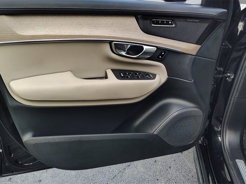 Certified 2025 Volvo XC90 B6 Plus image 8