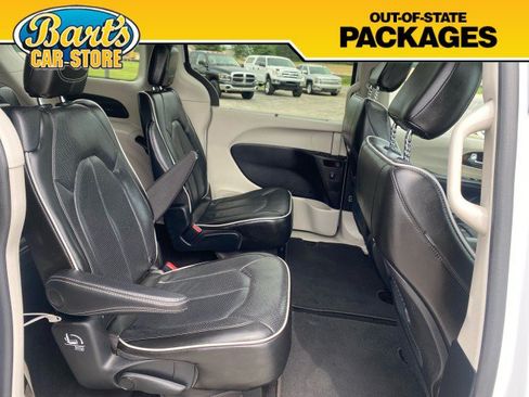 Used 2022 Chrysler Pacifica Limited FWD image 12