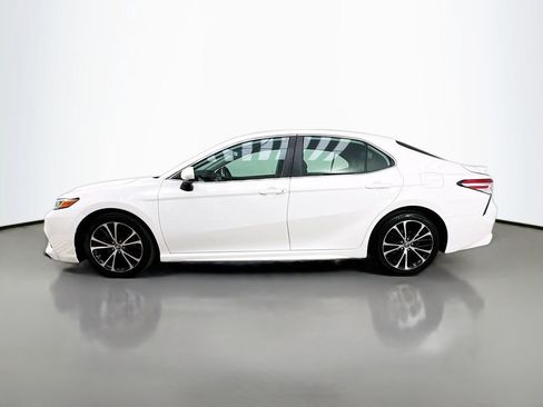 Used 2020 Toyota Camry SE FWD image 4