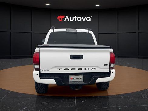 Used 2019 Toyota Tacoma TRD Off-Road image 4