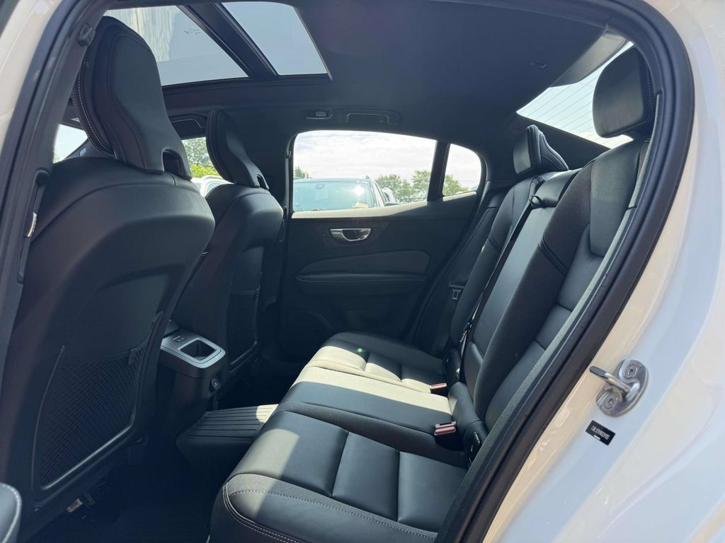 Used 2024 Volvo S60 B5 Plus w/ Climate Package AWD/4WD image 9