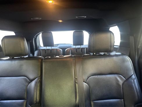 Used 2018 Ford Explorer XLT w/ Equipment Group 202A FWD image 14