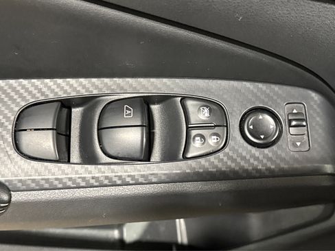 Used 2025 Nissan Altima 2.5 SV image 16