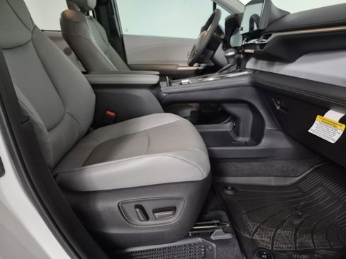 New 2026 Toyota Sienna XLE image 44