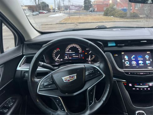 Used 2017 Cadillac XT5 Luxury w/ Driver Awareness Package FWD image 19