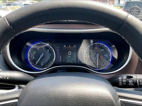Used 2023 Chrysler Voyager LX FWD image 13