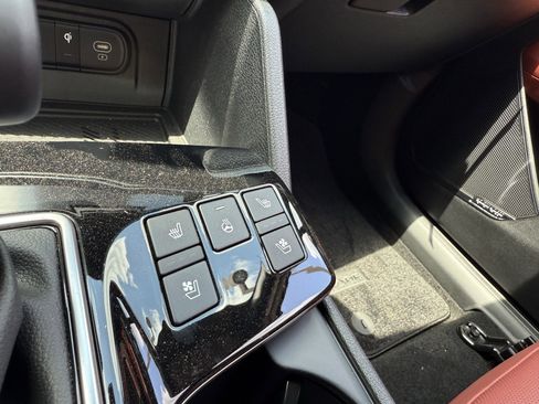 New 2025 Kia Sportage SX image 11