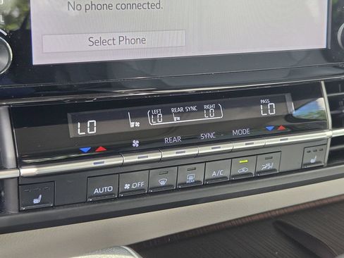 Used 2021 Toyota Sienna XLE FWD image 20
