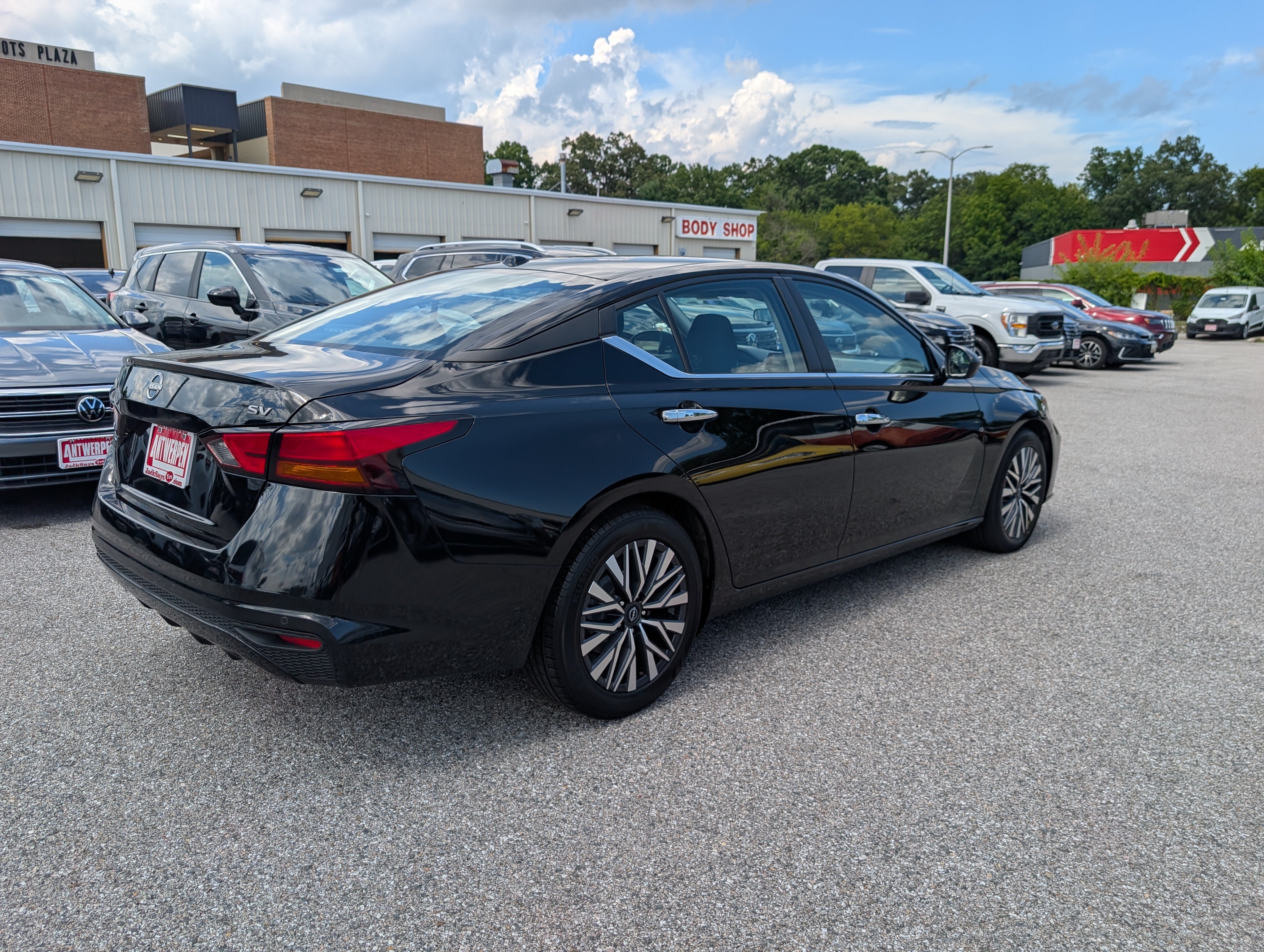 Used 2024 Nissan Altima 2.5 SV FWD image 3