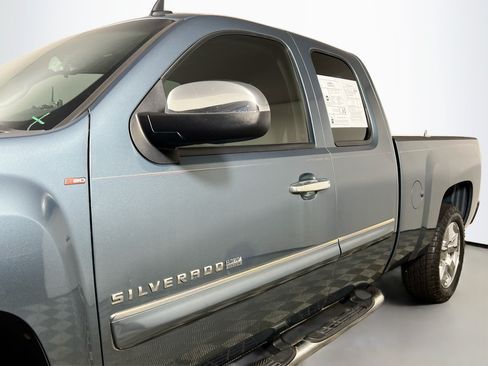 Used 2011 Chevrolet Silverado 1500 LT w/ Florida Edition RWD image 13