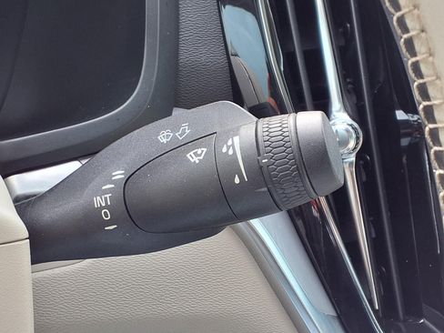 Used 2020 Volvo S60 T5 Momentum FWD image 24