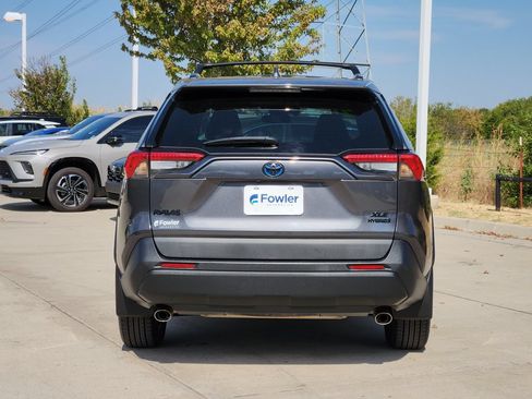 Used 2021 Toyota RAV4 XLE Premium AWD/4WD image 6