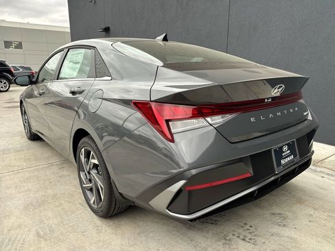 New 2026 Hyundai Elantra Limited FWD image 6