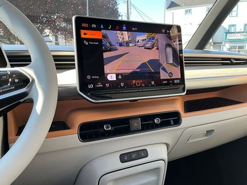 New 2025 Volkswagen ID. Buzz 1st Edition image 18