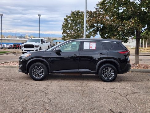 Used 2023 Nissan Rogue S image 2