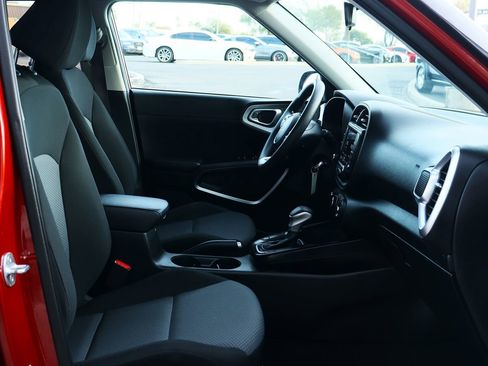 Used 2024 Kia Soul LX w/ Option Group 015 image 32