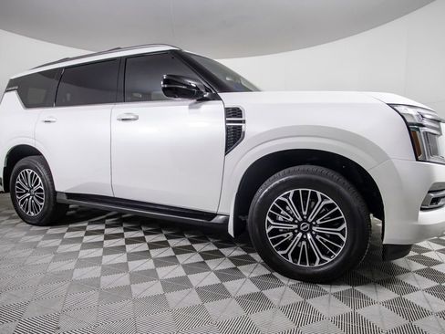 Used 2025 Nissan Armada SL RWD image 2