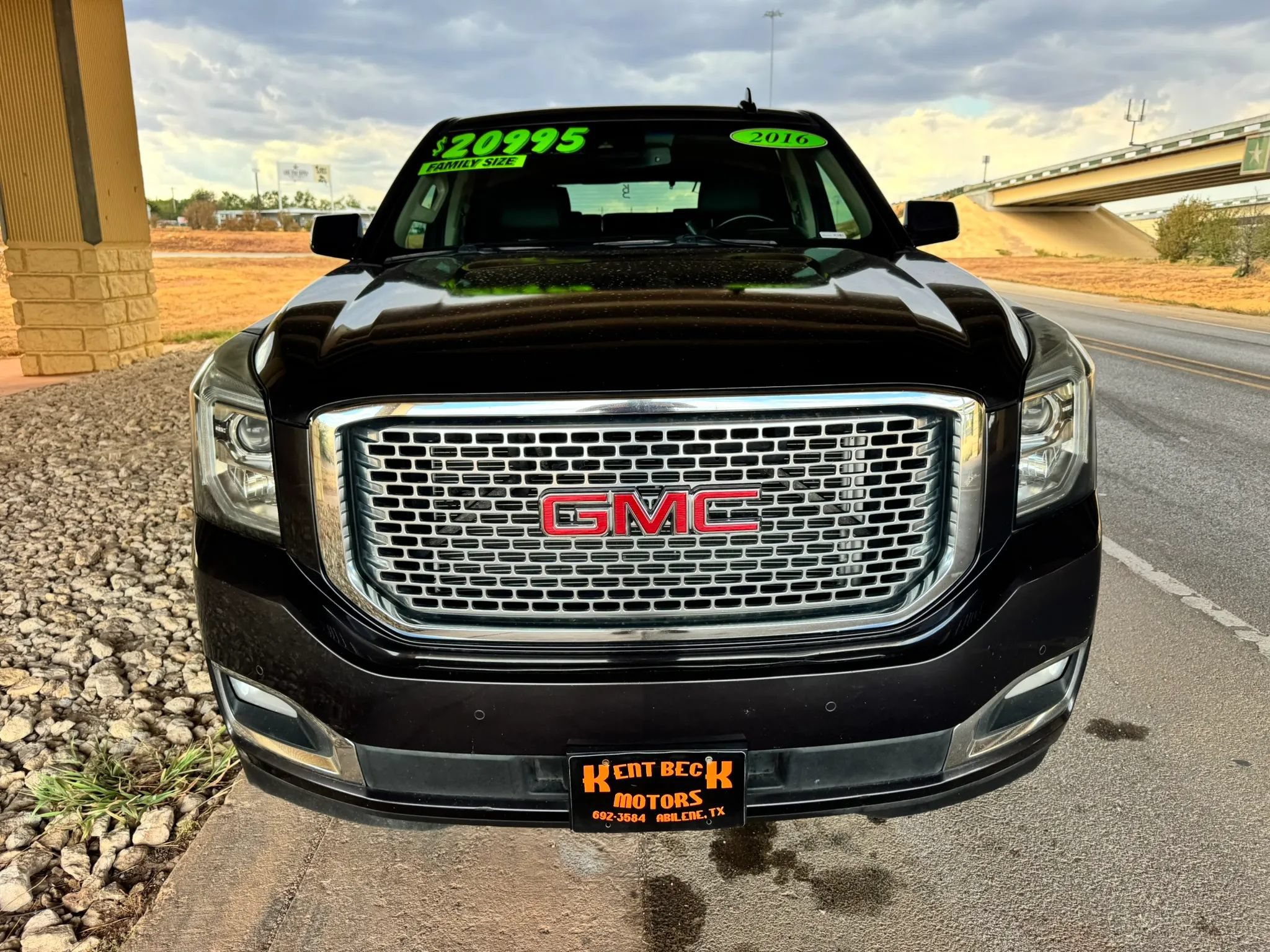 Used 2016 GMC Yukon Denali w/ Open Road Package AWD/4WD image 8