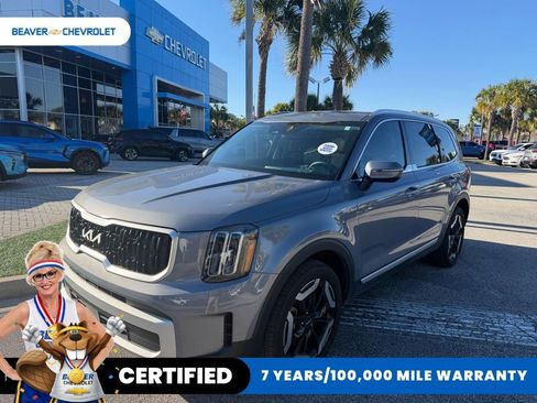 Used 2024 Kia Telluride EX w/ EX Captain's Chair Package image 1