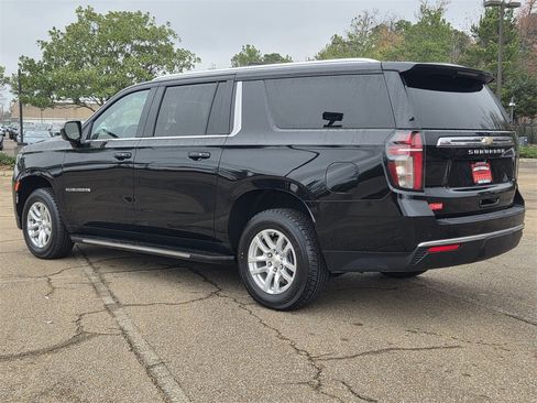 Used 2024 Chevrolet Suburban LT image 6