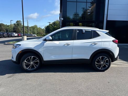 Used 2022 Buick Encore GX Select AWD/4WD image 2