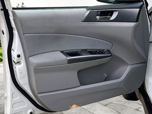 Used 2012 Subaru Forester 2.5X Premium w/ All-Weather Pkg AWD/4WD image 17