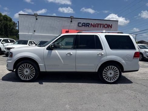 Used 2017 Lincoln Navigator Reserve AWD/4WD image 3