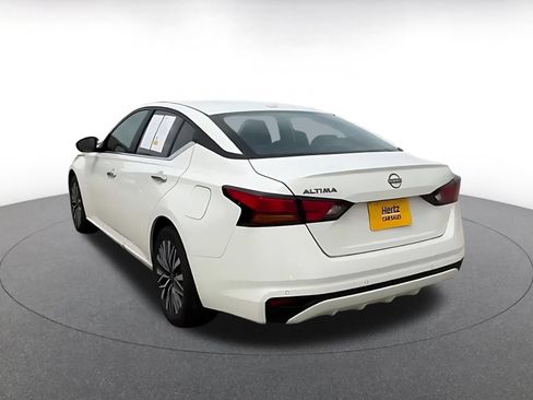 Used 2025 Nissan Altima 2.5 SV FWD image 12