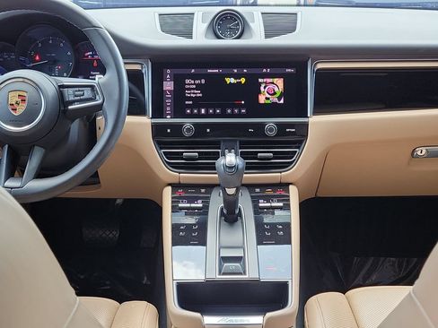 Certified 2023 Porsche Macan AWD/4WD image 22