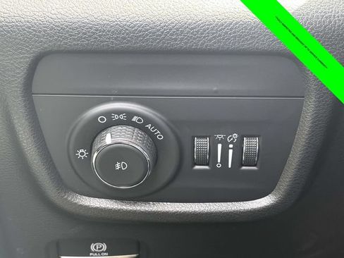 Used 2023 Jeep Grand Cherokee Limited w/ Black Appearance Package AWD/4WD image 11