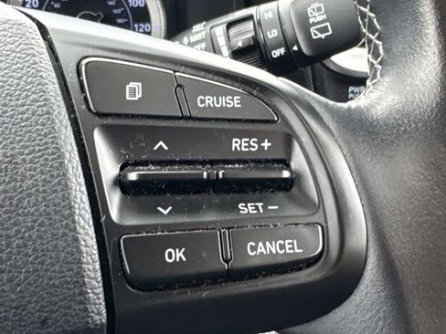 Used 2022 Hyundai Venue SEL w/ Cargo Package image 17