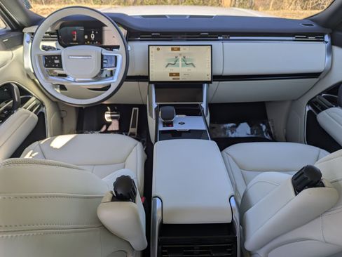 New 2026 Land Rover Range Rover Long Wheelbase SE image 24