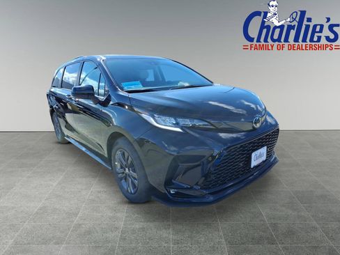 New 2026 Toyota Sienna XSE AWD/4WD image 3