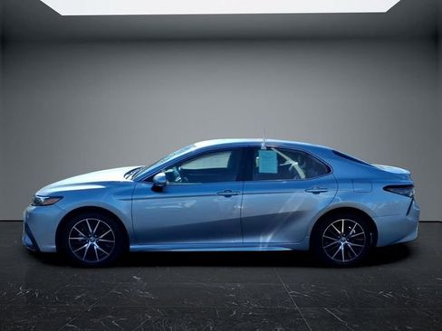 Used 2024 Toyota Camry SE w/ Convenience Package FWD image 5