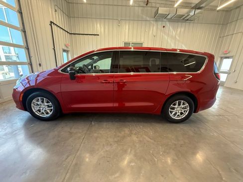 New 2026 Chrysler Pacifica Select FWD image 4