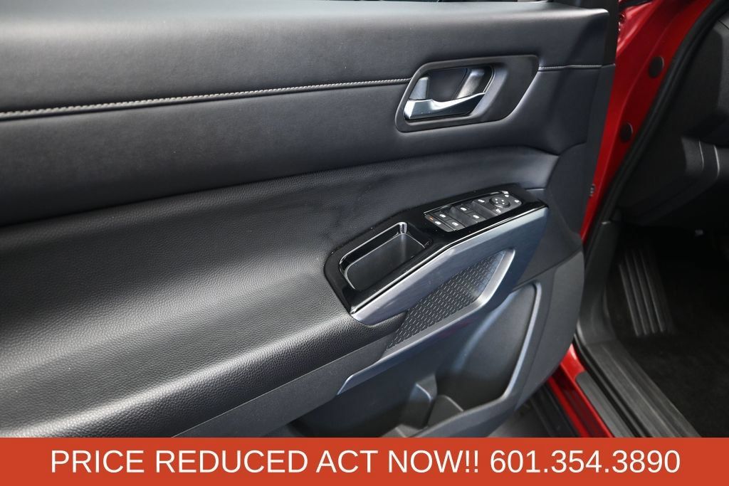 Used 2023 Nissan Pathfinder SL w/ SL Premium Package FWD image 11