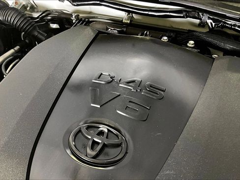 Used 2019 Toyota Tacoma SR5 image 32