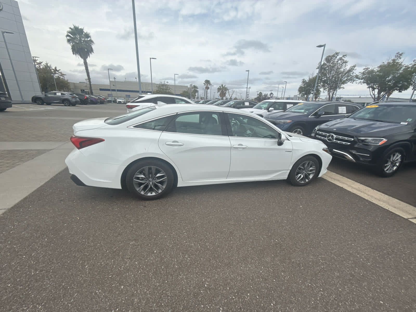 Used 2020 Toyota Avalon XLE w/ Moonroof Package FWD image 7