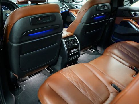 Used 2022 BMW X7 M50i w/ Dynamic Handling Package image 18