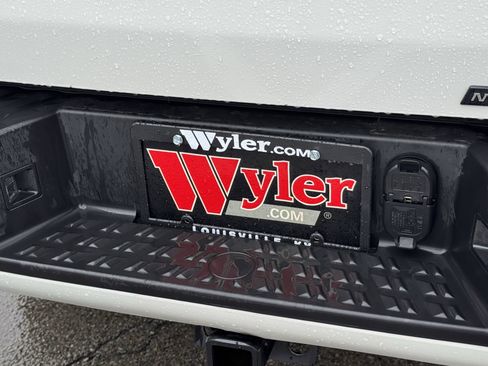 Used 2018 Nissan Titan SV w/ SV Convenience Package image 45