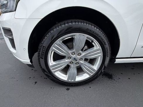 Used 2024 Ford Expedition Platinum image 10