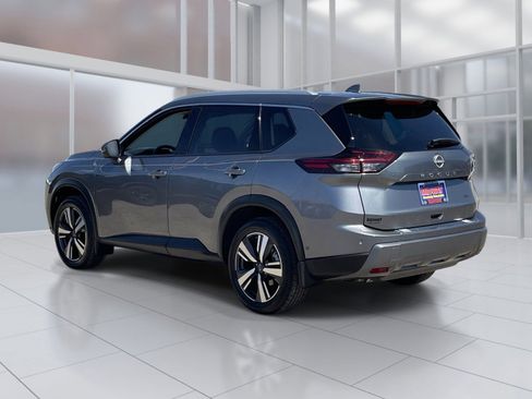 Certified 2024 Nissan Rogue SL w/ SL Premium Package FWD image 4