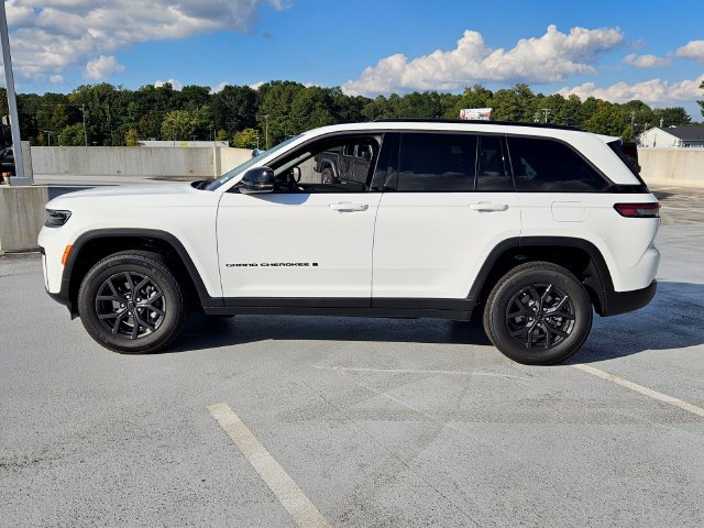 New 2027 Jeep Grand Cherokee Altitude RWD image 10
