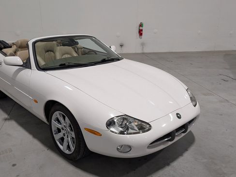 Used 2003 Jaguar XK8 Convertible RWD image 20