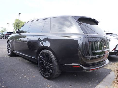 Used 2025 Land Rover Range Rover Long Wheelbase SE image 5